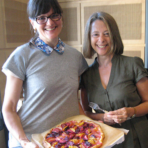 Gisela Steinhauer mit Cynthia Barcomi, Gründerin der Caféhaus-Kette Barcomi's