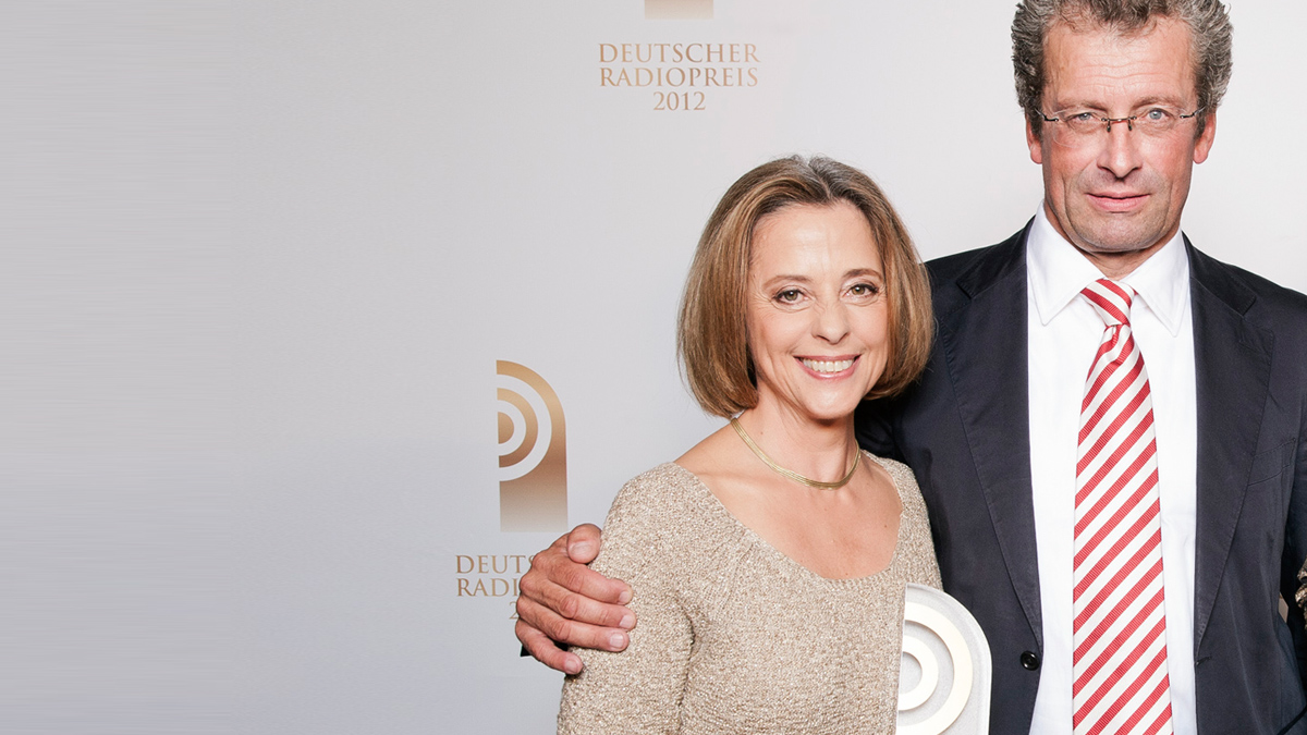 Preisträgerin des deutschen Radiopreises Gisela Steinhauer mit Laudator Thomas Osterkorn